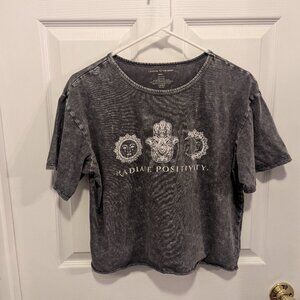 Cation to the wind grey crop tee - s
